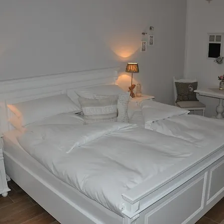 White Garden 克洛彭堡